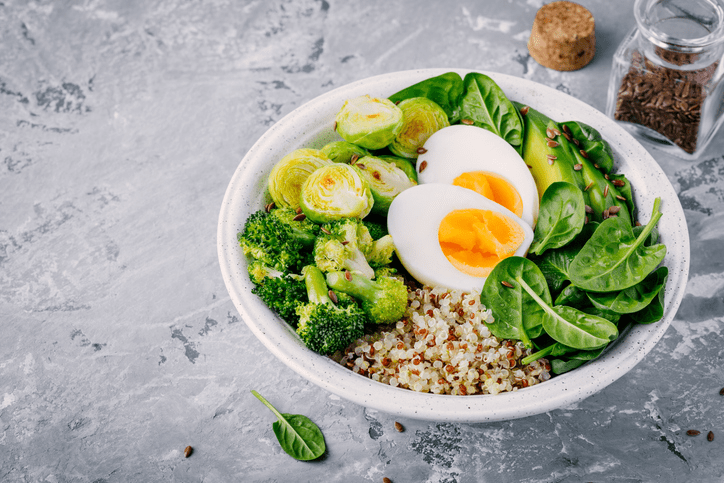 bowl quinoa verduritas huevo receta desayuno
