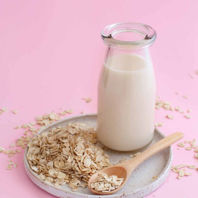 leche con hojuelas de avena receta saludable para el desayuno