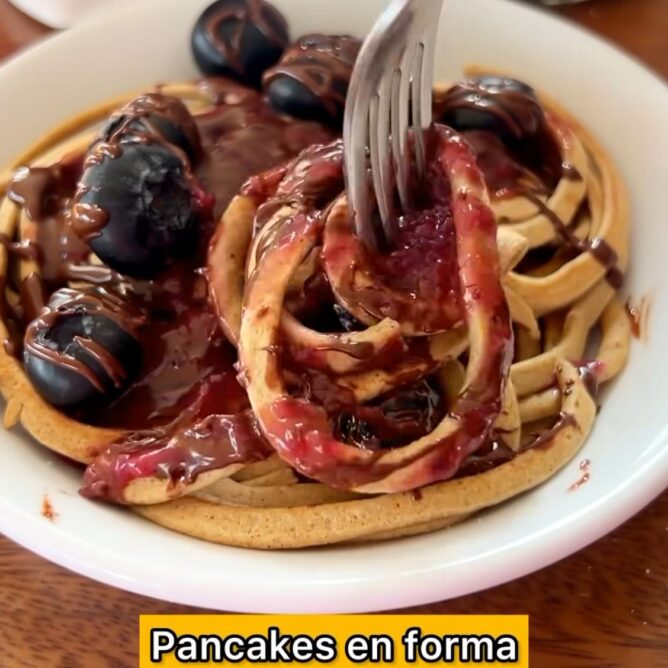 pancakes en forma de spaghetti